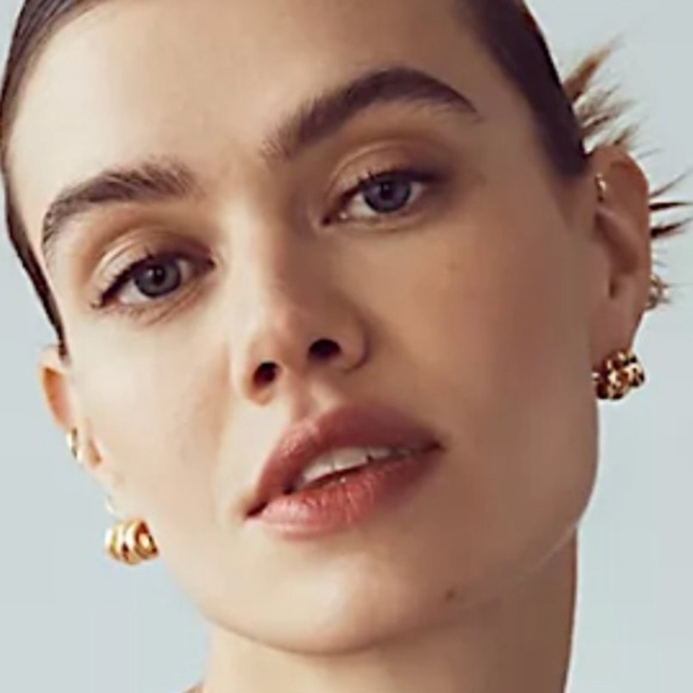 New Anthropologie Stacked Mini Gold Huggie half Hoop Earrings